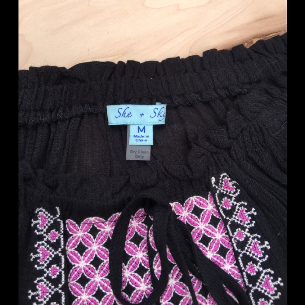 She and Sky off shoulders tunic/blouse crochet - Picture 3 of 6